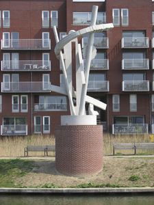 905586 Afbeelding van een betonnen sculptuur van Ruud Kuijer, in 2010 geplaatst aan de Veilinghaven te Utrecht.